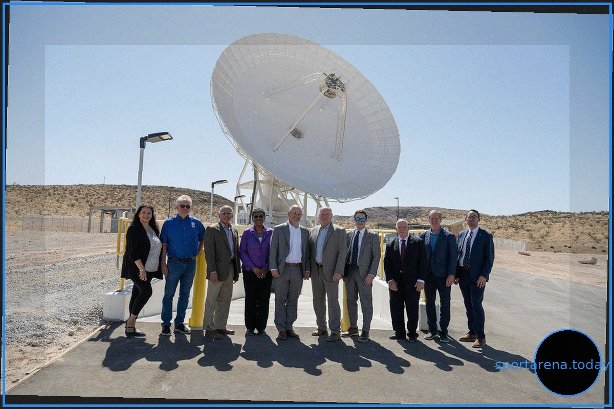 Торжественное перерезание ленты новой станции NASA Deep Space Network: Deep Space Station 23