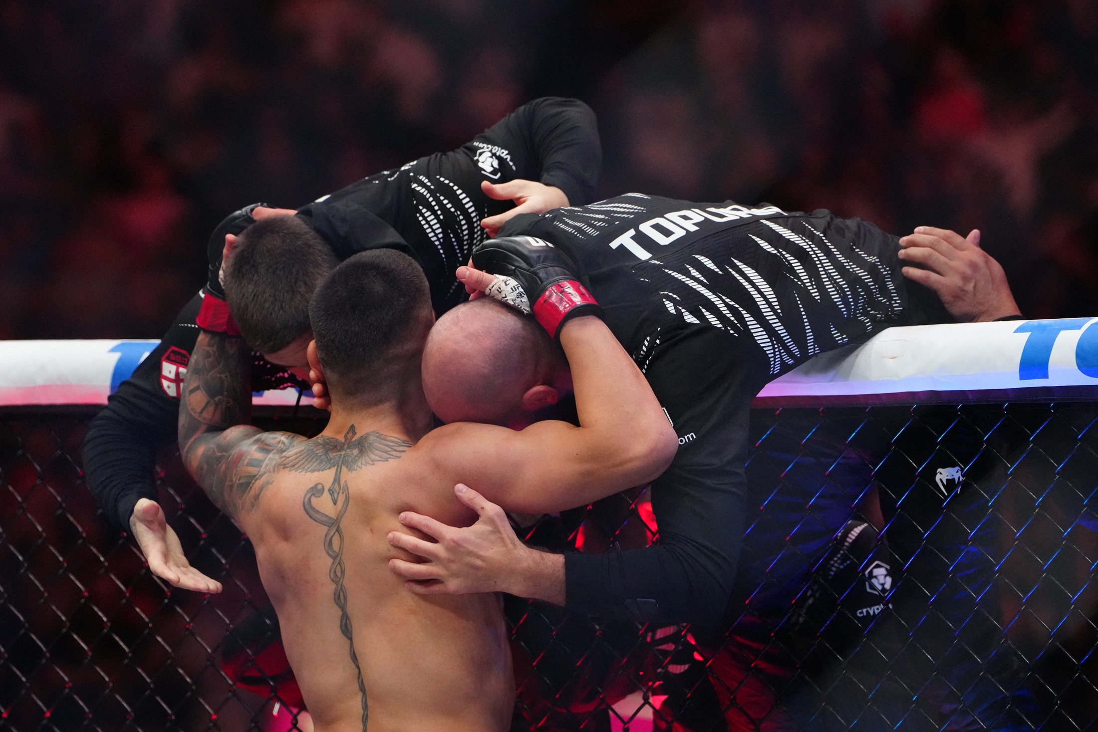 Preview История Илии Топурии: Как он выиграл титул Cage Warriors, но не получил пояс