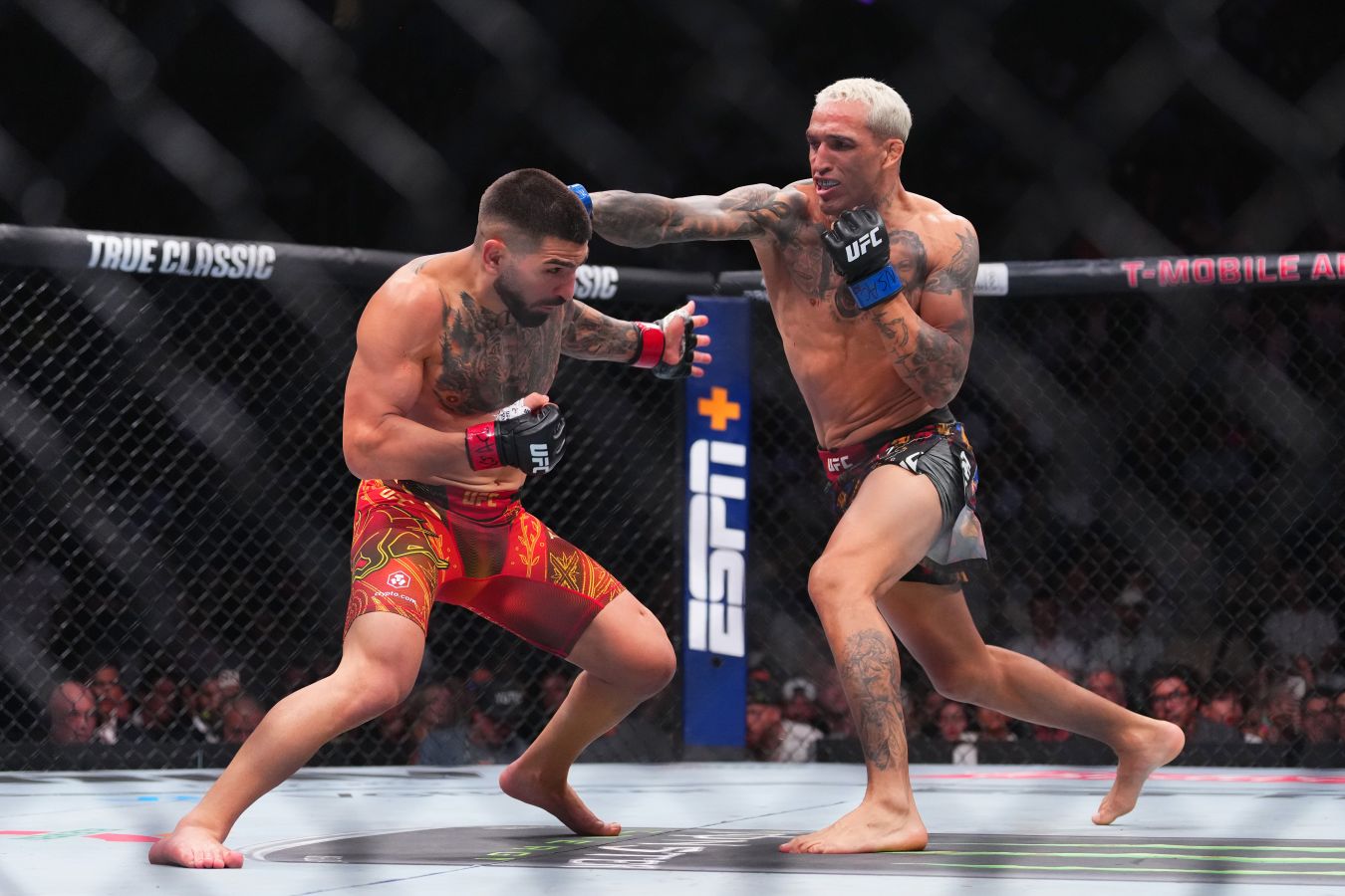 Preview Экс-чемпион BMF прогнозирует бой Илии Топурии против Чарльза Оливейры на UFC 317: «Он найдет способ»