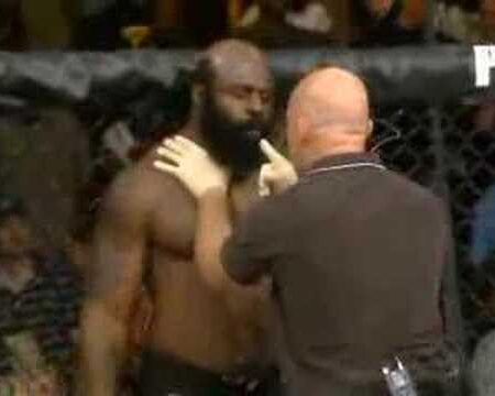 Кимбо Слайс нокаутировал пионера MMA, чудом выжив более 30 секунд в плотном удушающем захвате