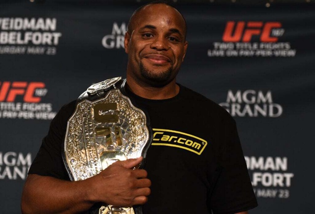 Preview Когда шорты становятся главной интригой: Конфуз на UFC 318, ошеломивший Дэниела Кормье