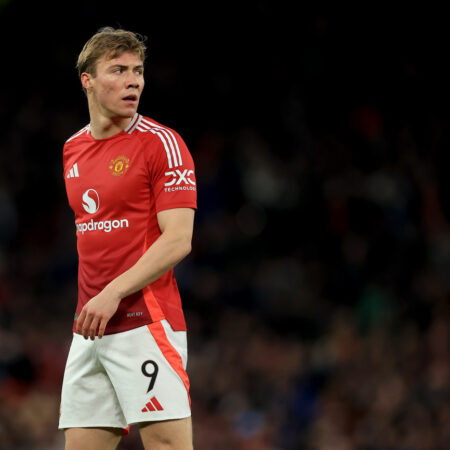 «Милан» делает ставку на Хойлунда: Прагматизм побеждает амбиции в трансферной гонке за нападающего