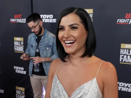 Звезды Микрофона Возвращаются: Джо Роган и Меган Оливи Снова в Строю для UFC 320