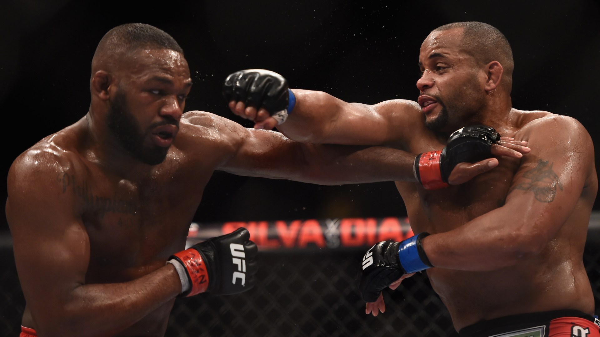 Preview UFC 320: Когда Спорное Решение Становится Поворотным Моментом – Почему Микс «Выиграл» Бой, по мнению Дэниэла Кормье