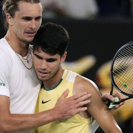 Теннисный Эквалайзер: Почему Зверев Винит Корты в Триумфах Синнера и Алькараса?