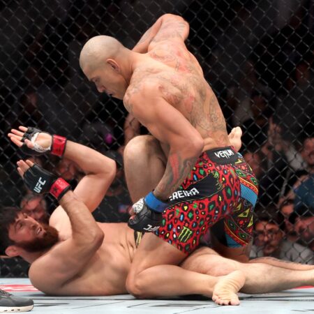 Мастер тактических метаморфоз: Как Алекс Перейра сокрушил Магомеда Анкалаева на UFC 320