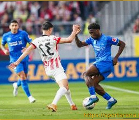 Поздний гол Гинтера принес ничью «Фрайбургу» в триллере с «Байером», Грифо сравнивает рекорд