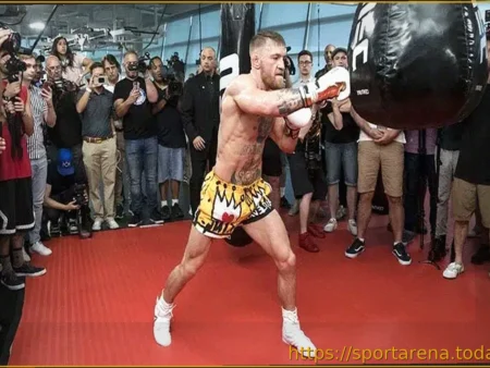 Конор Макгрегор вернулся на ринг: «Печально Известный» провел выставочный бой в Дублине